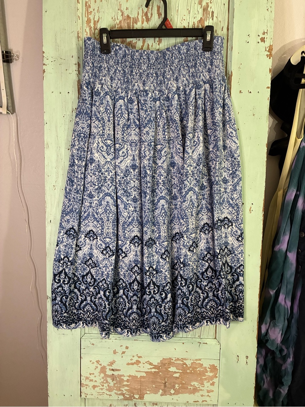 Women’s J Jill Blue & white paisley print Smocked Waist Midi Skirt - Picture 3 of 7